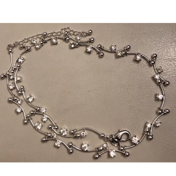 Vintage 1980s MONET Rhinestone Silvertone Necklace - Picture 2 of 5